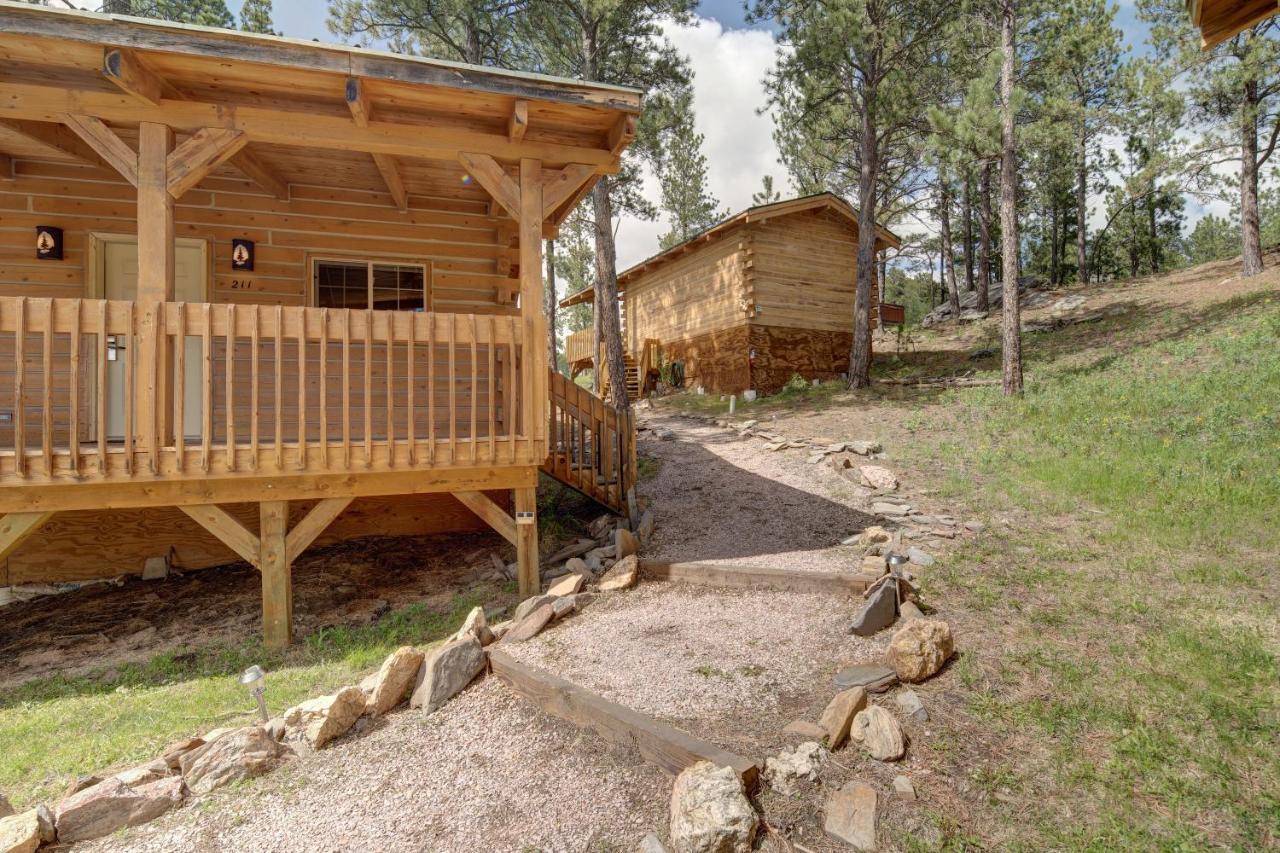 קאסטר Rock Crest Lodge & Cabins מראה חיצוני תמונה