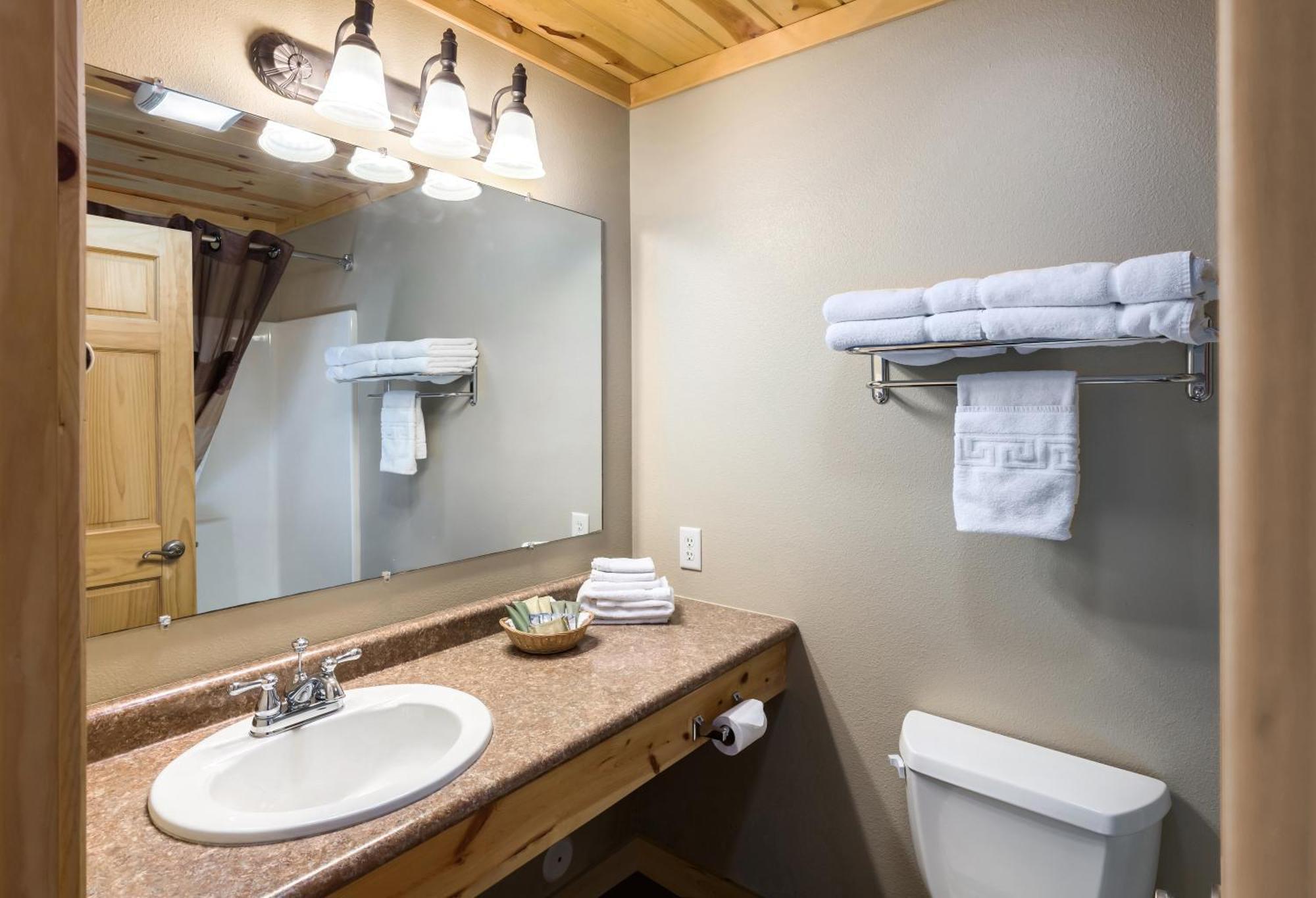 קאסטר Rock Crest Lodge & Cabins מראה חיצוני תמונה